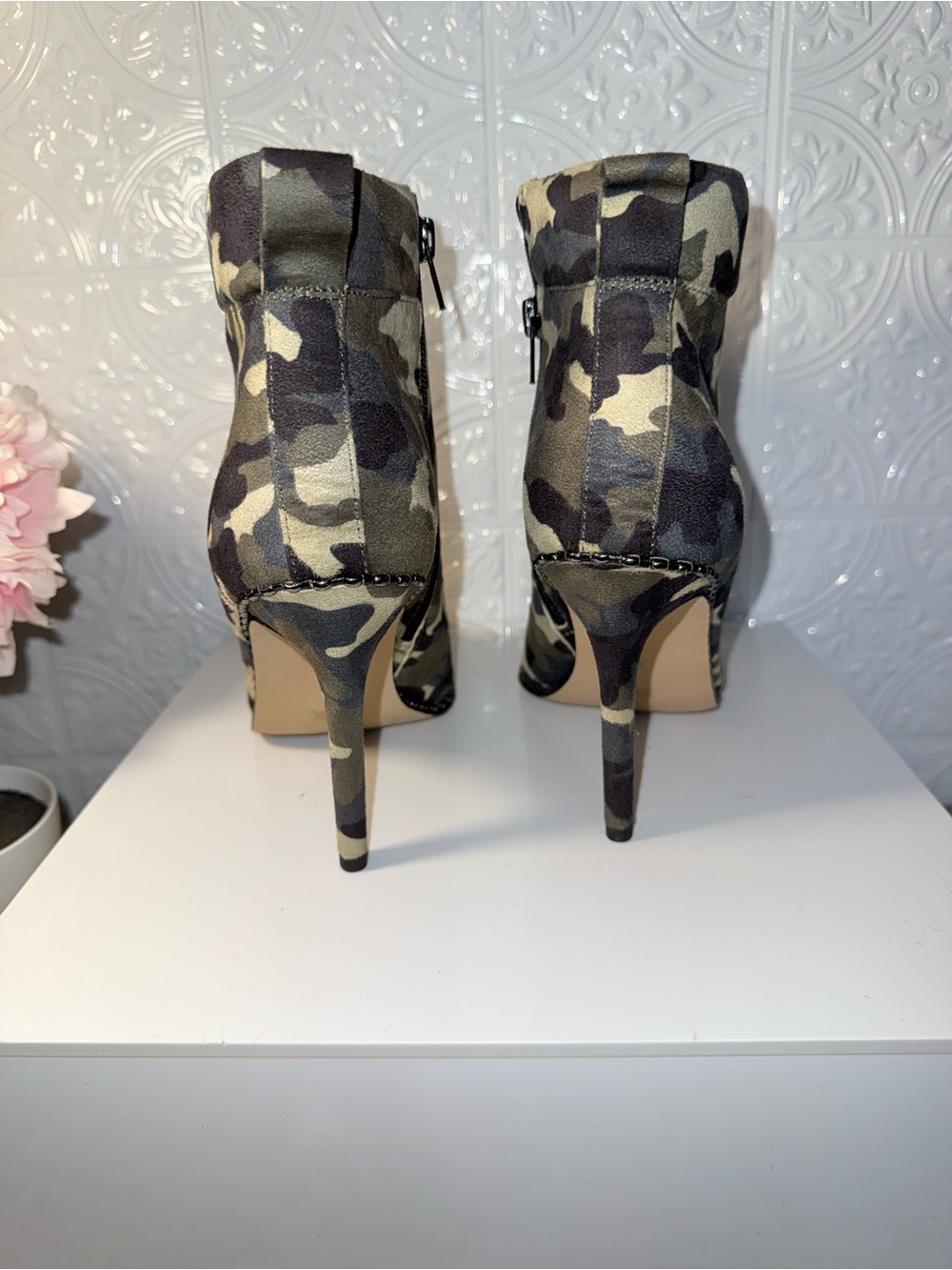 BRAND NEW BCBGeneration Hinna Boots in camouflage - Picture 6 of 7